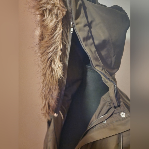 A.n.a heavyweight jacket, olive green with faux fur trim, size medium - Picture 5 of 5